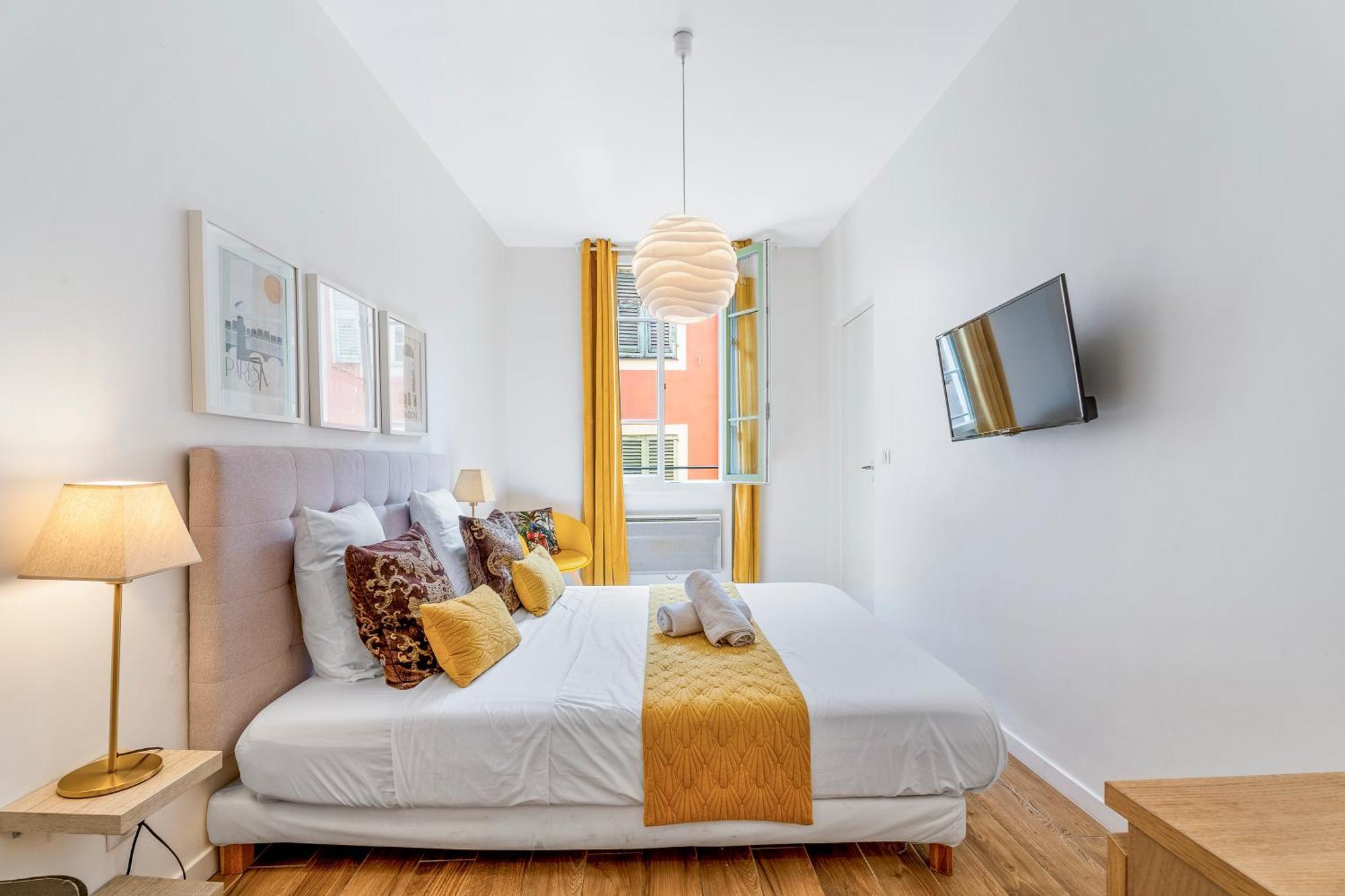 Apartment Renting - Rossetti - Modern Haven Heart Of Old