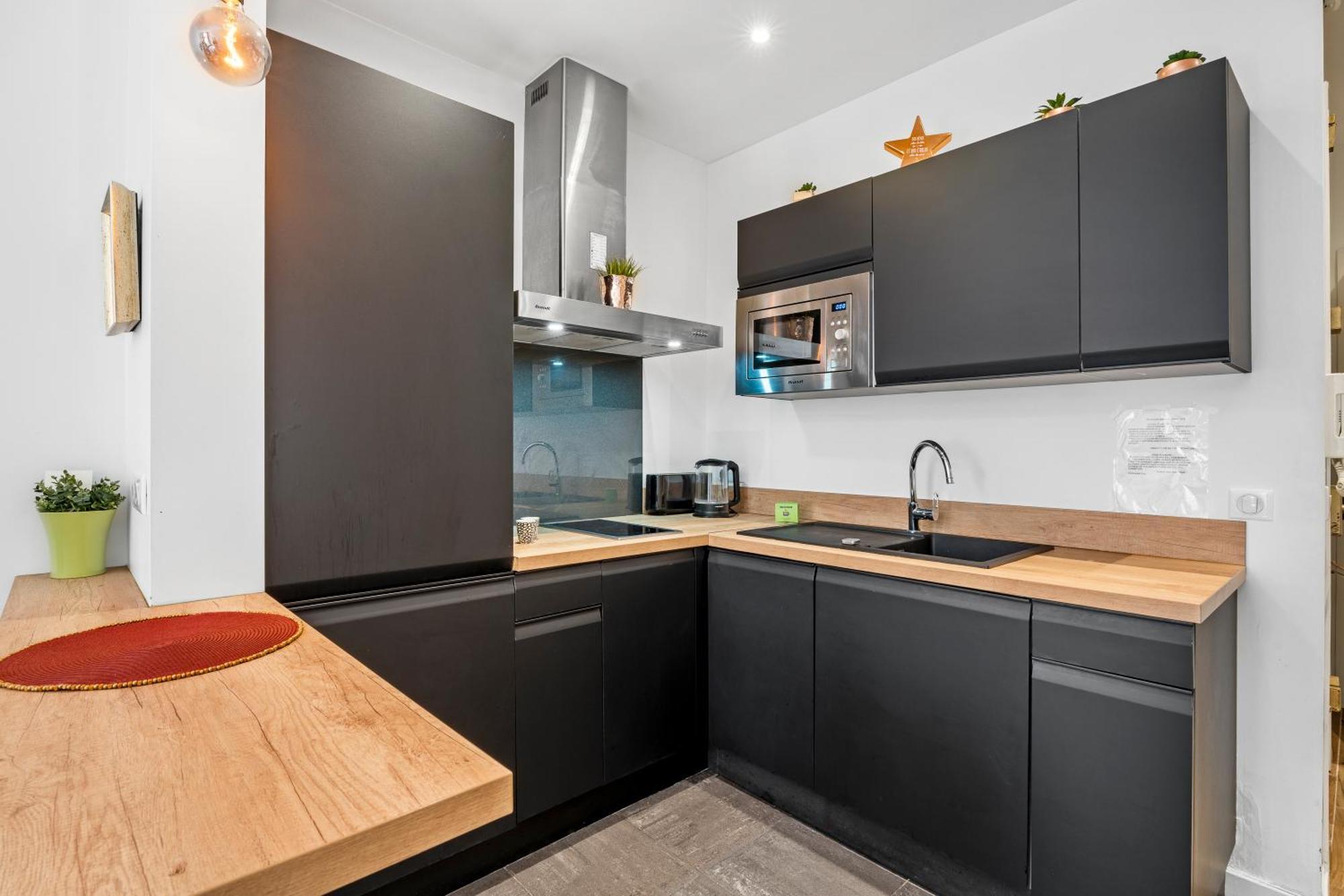 Renting - Rossetti - Modern Haven Heart Of Old *